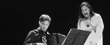 Iru al - Alicja kaj Rafał Grabowski – „Grojs Ŝul”